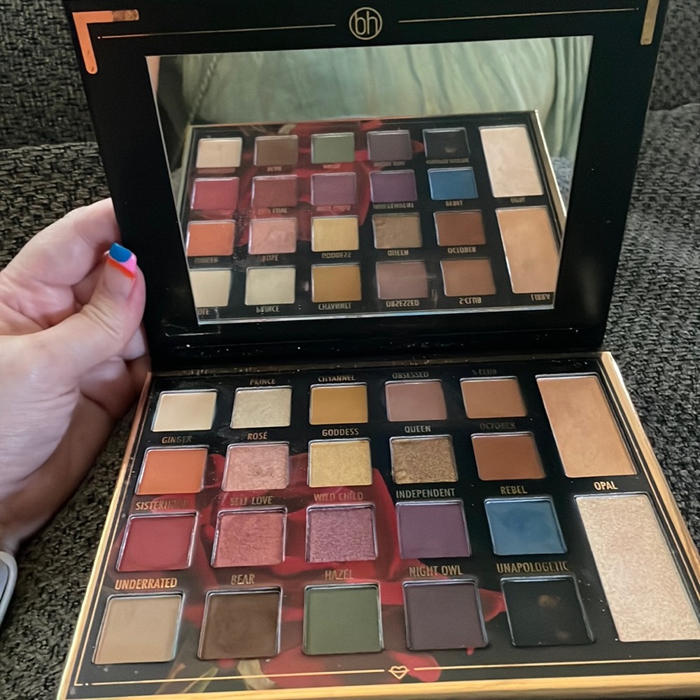 bh Cosmetics Sylvia Gani 22 color eyeshadow palette